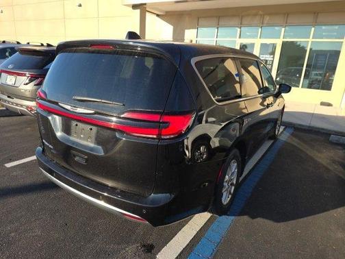 2024 Chrysler Pacifica Touring-L