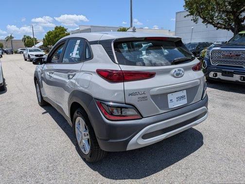 Cyber Silver 2022 Hyundai KONA SE