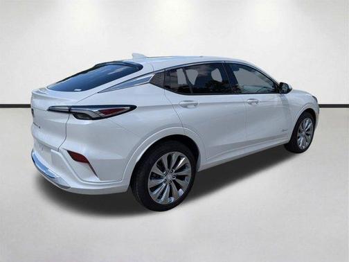 White Frost Tri-Coat 2025 Buick Envista Avenir