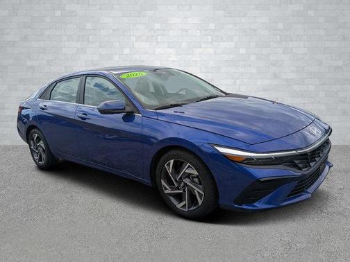 2025 Hyundai ELANTRA Limited