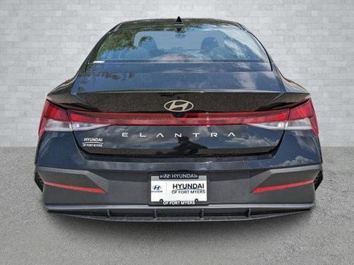 2025 Hyundai ELANTRA SE