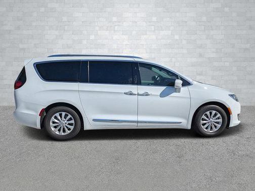 2018 Chrysler Pacifica Touring-L