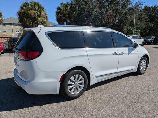 2018 Chrysler Pacifica Touring-L