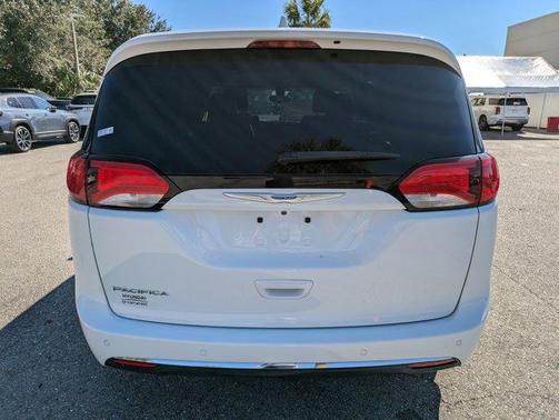 2018 Chrysler Pacifica Touring-L