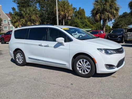 2018 Chrysler Pacifica Touring-L