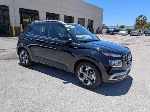 Onyx Black 2023 Hyundai VENUE SEL
