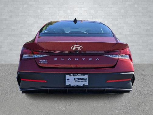 2025 Hyundai ELANTRA SE