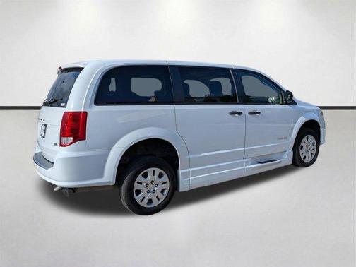 White Knuckle Clearcoat 2019 Dodge Grand Caravan SE