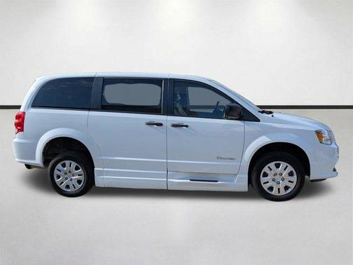 White Knuckle Clearcoat 2019 Dodge Grand Caravan SE