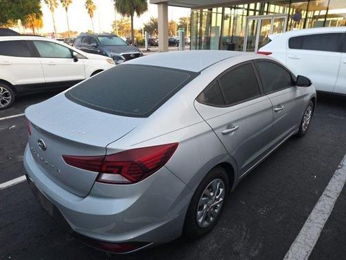 2020 Hyundai ELANTRA SE