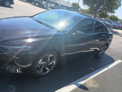 2022 Hyundai ELANTRA Limited
