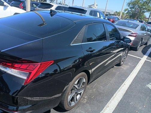 2022 Hyundai ELANTRA Limited