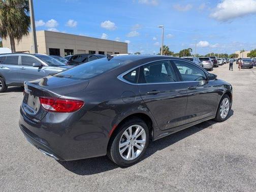Granite Crystal Clearcoat Metallic 2017 Chrysler 200 Limited
