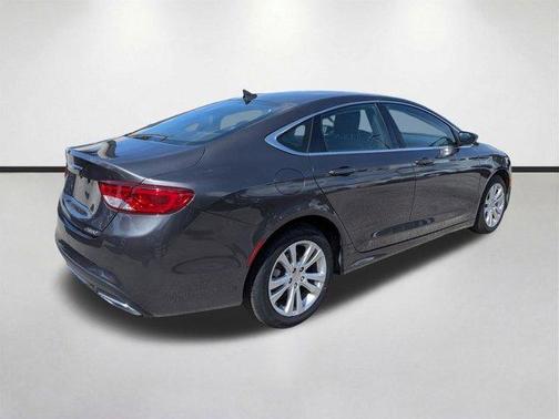 Granite Crystal Clearcoat Metallic 2017 Chrysler 200 Limited