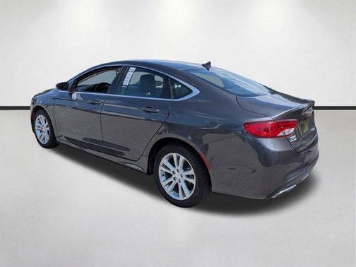 Granite Crystal Clearcoat Metallic 2017 Chrysler 200 Limited