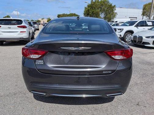 Granite Crystal Clearcoat Metallic 2017 Chrysler 200 Limited