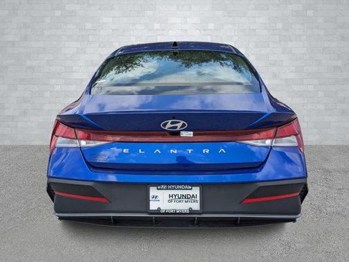 2025 Hyundai ELANTRA SE