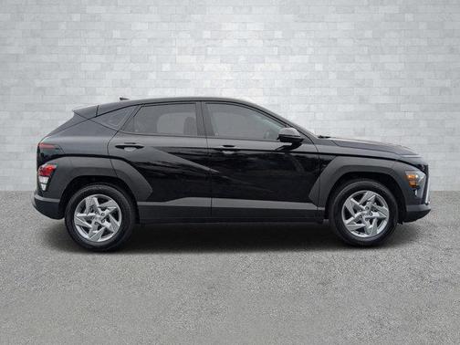 2025 Hyundai KONA SE