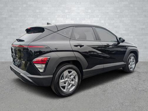 2025 Hyundai KONA SE