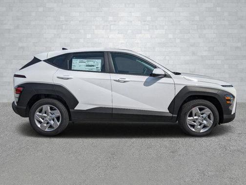 2025 Hyundai KONA SE