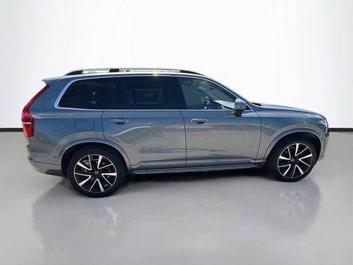 2019 Volvo XC90 T6 Momentum