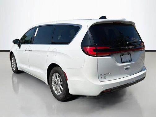 2024 Chrysler Pacifica Touring-L
