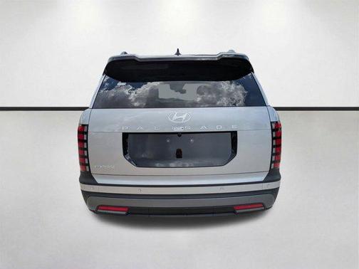 Silver Metallic 2026 Hyundai Palisade Hybrid 7P