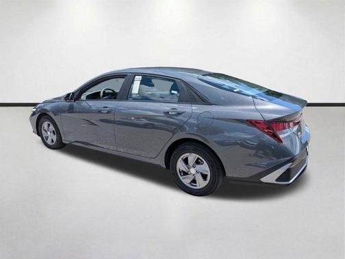 Gray 2025 Hyundai ELANTRA SE