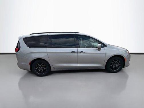 2018 Chrysler Pacifica Touring-L