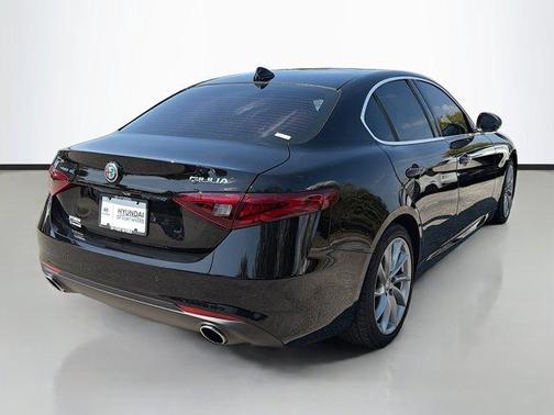 2021 Alfa Romeo Giulia Base