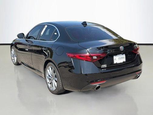 2021 Alfa Romeo Giulia Base
