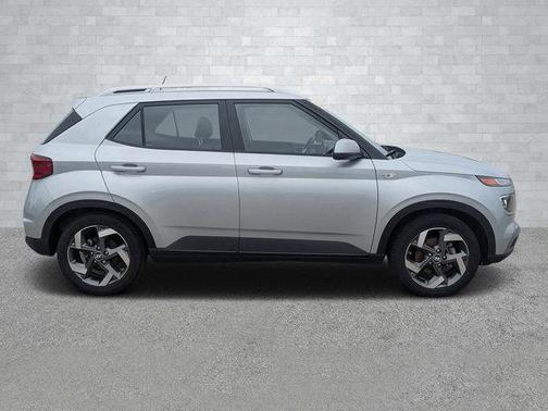 2022 Hyundai VENUE SEL