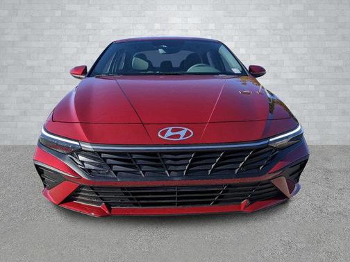 2025 Hyundai ELANTRA SE