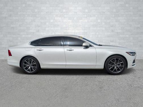 2018 Volvo S90 T5 Momentum