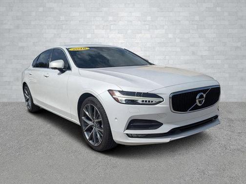 2018 Volvo S90 T5 Momentum