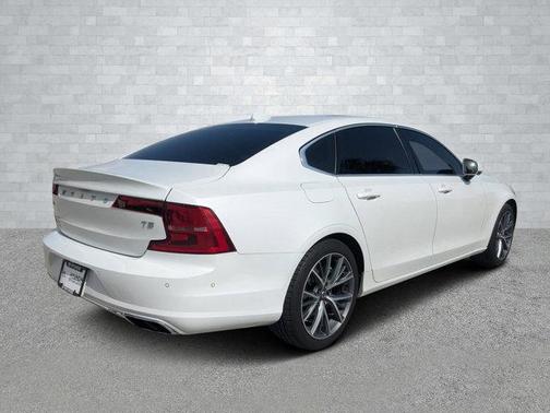 2018 Volvo S90 T5 Momentum