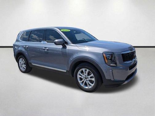 Everlasting Silver 2022 Kia Telluride LX