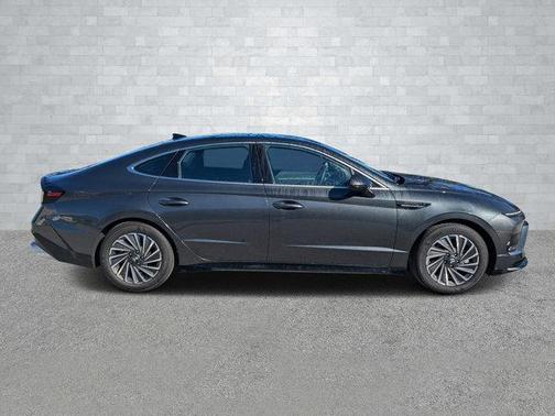 2023 Hyundai SONATA Hybrid Limited