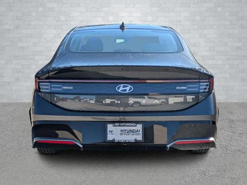 2023 Hyundai SONATA Hybrid Limited