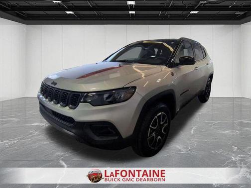 Silver Zynith Metallic Clearcoat 2025 Jeep Compass Trailhawk