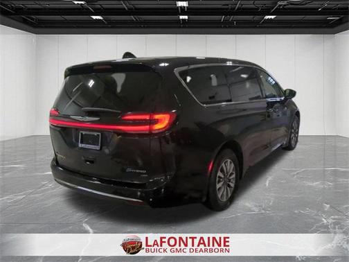 2024 Chrysler Pacifica Hybrid Select