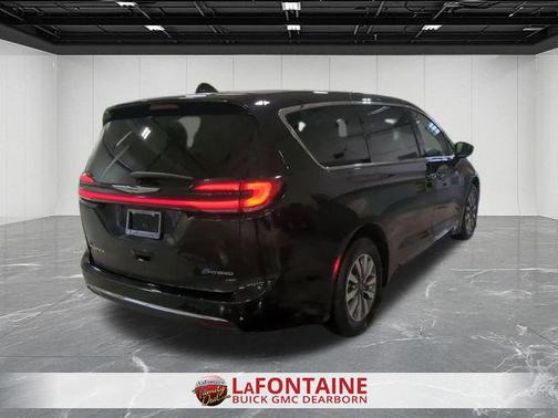 2024 Chrysler Pacifica Hybrid Select