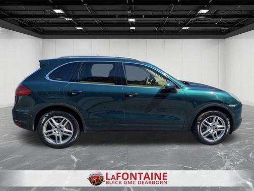 Jet Green Metallic 2011 Porsche Cayenne Cayenne