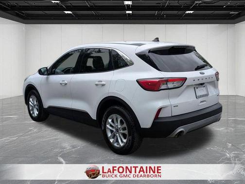 OXFORD WHITE 2021 Ford Escape SE