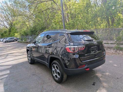 Diamond Black Crystal Pearlcoat 2022 Jeep Compass Trailhawk