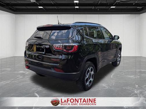 Diamond Black Crystal Pearlcoat 2022 Jeep Compass Trailhawk