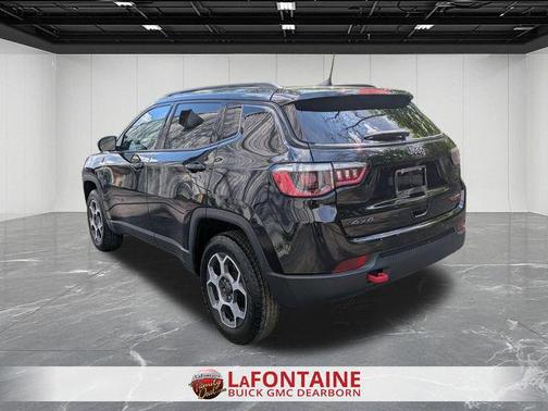 Diamond Black Crystal Pearlcoat 2022 Jeep Compass Trailhawk