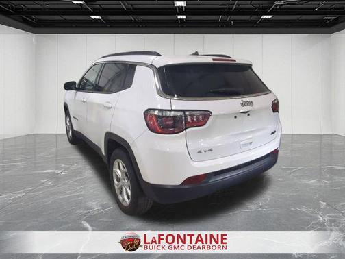 Bright White Clearcoat 2024 Jeep Compass Latitude