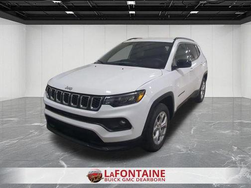 Bright White Clearcoat 2024 Jeep Compass Latitude