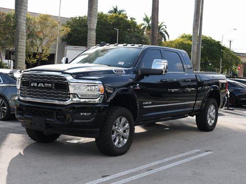 Diamond Black Crystal Pearlcoat 2023 RAM 3500 Limited Mega Cab 4x4 6'4' Box